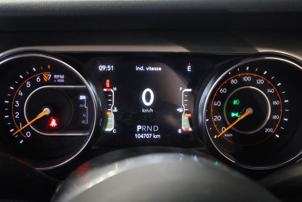 Jeep Wrangler UNLIMITED SAHARA + 4X4 + V6 3.6L + MAGS 18 2019 à Terrebonne, Québec - 17 - w1024h768px