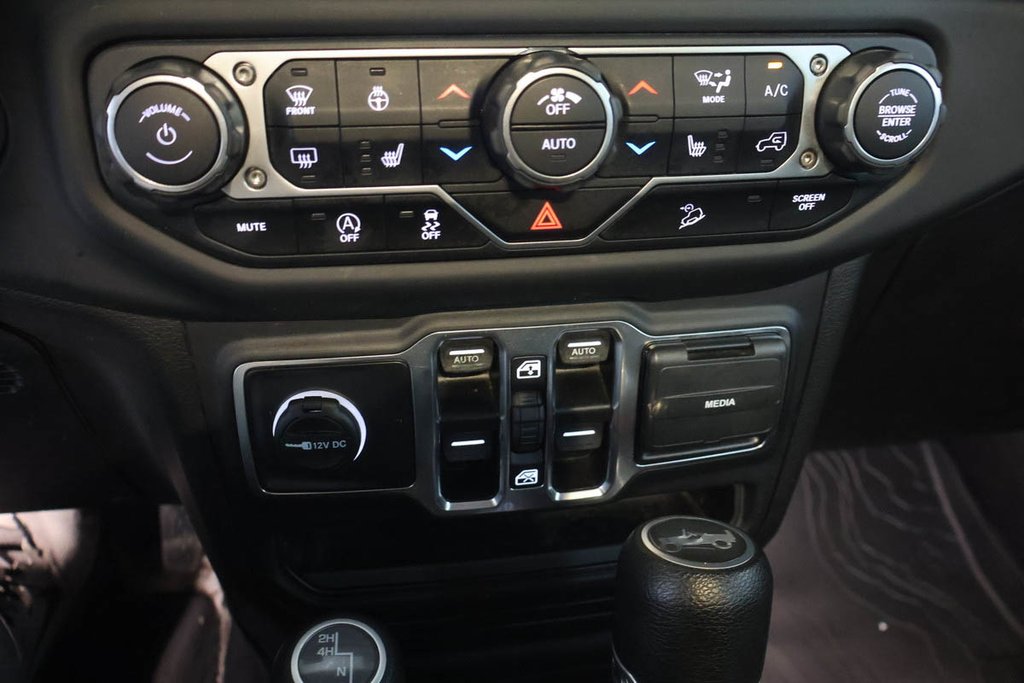 Jeep Wrangler UNLIMITED SAHARA + 4X4 + V6 3.6L + MAGS 18 2019 à Terrebonne, Québec - 22 - w1024h768px