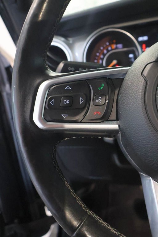 Jeep Wrangler UNLIMITED SAHARA + 4X4 + V6 3.6L + MAGS 18 2019 à Terrebonne, Québec - 14 - w1024h768px