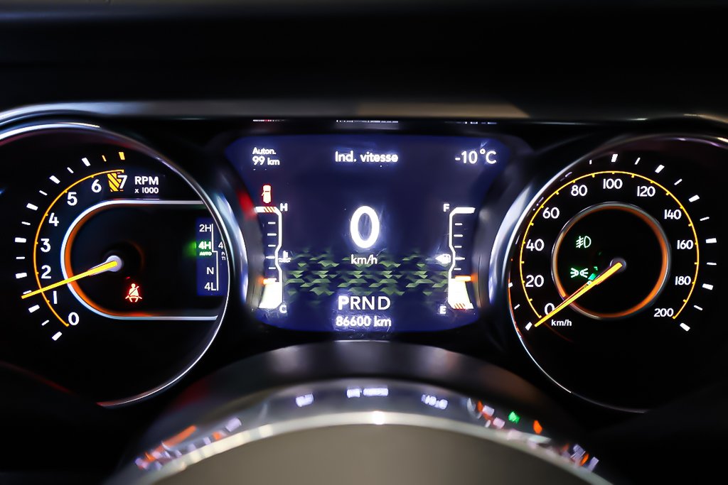 Jeep Wrangler UNLIMITED + SAHARA + 4X4 + SKY ONE-TOUCH 2020 à Terrebonne, Québec - 18 - w1024h768px