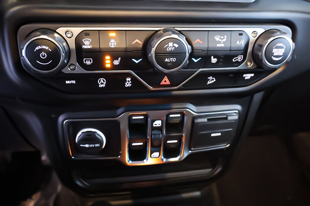 Jeep Wrangler UNLIMITED + SAHARA + 4X4 + SKY ONE-TOUCH 2020 à Terrebonne, Québec - 23 - w1024h768px