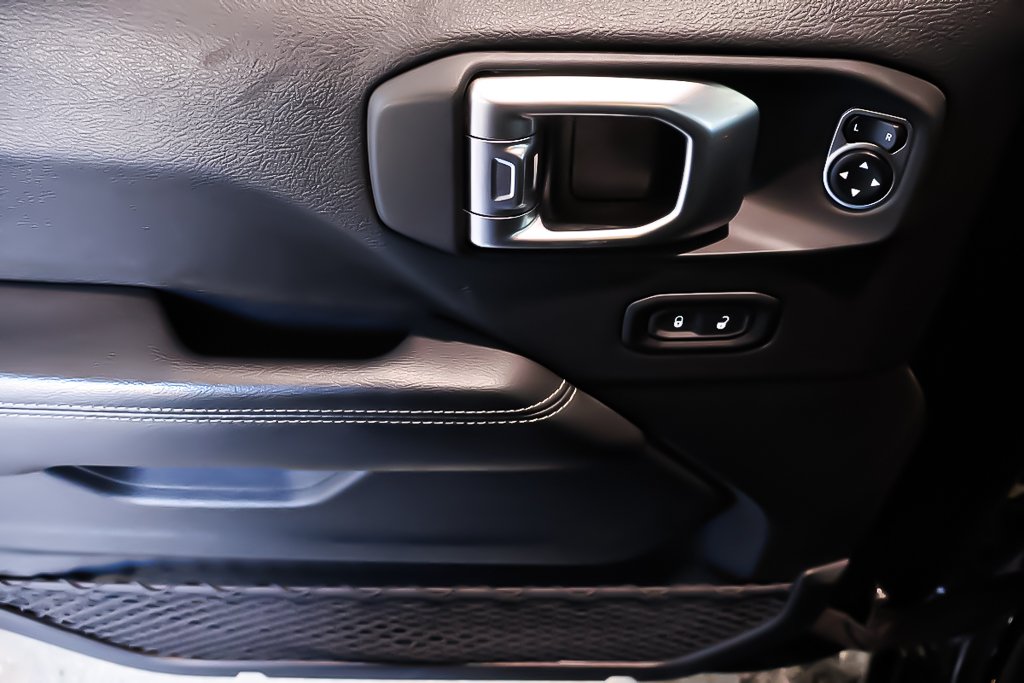 Jeep Wrangler UNLIMITED + SAHARA + 4X4 + SKY ONE-TOUCH 2020 à Terrebonne, Québec - 27 - w1024h768px