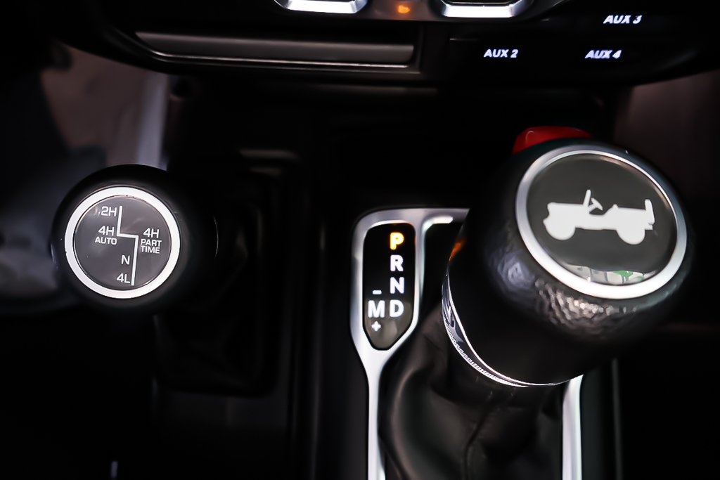 2021 Jeep Wrangler UNLIMITED WILLYS + 4X4 + V6 3.6L in Terrebonne, Quebec - 25 - w1024h768px