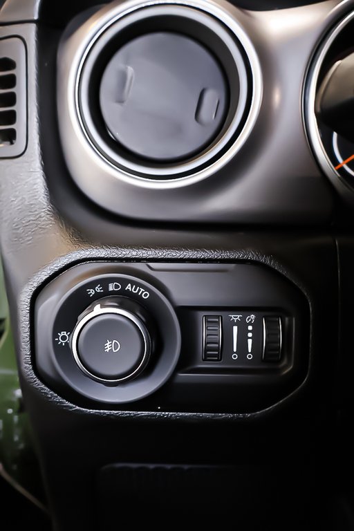 2021 Jeep Wrangler UNLIMITED WILLYS + 4X4 + V6 3.6L in Terrebonne, Quebec - 26 - w1024h768px