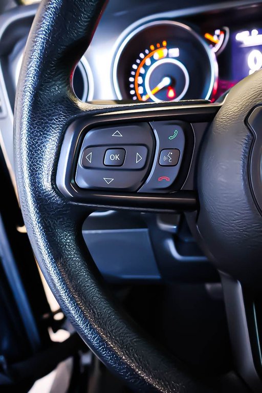 2022 Jeep Wrangler SPORT + 4X4 + TOIT RIGIDE in Terrebonne, Quebec - 17 - w1024h768px
