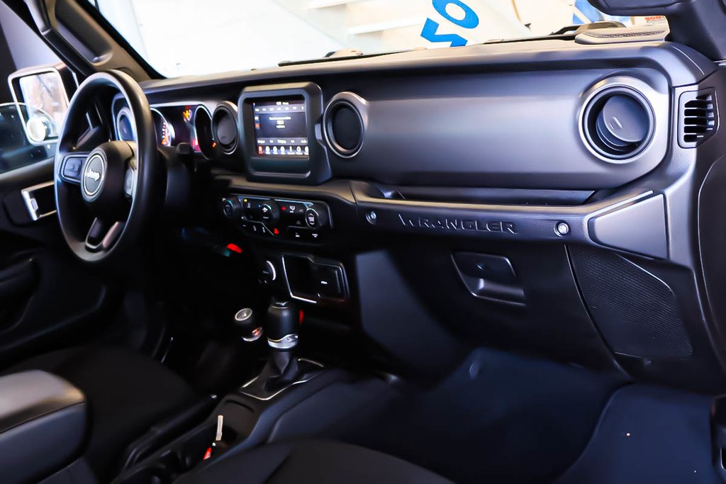 2022 Jeep Wrangler SPORT + 4X4 + TOIT RIGIDE in Terrebonne, Quebec - 14 - w1024h768px