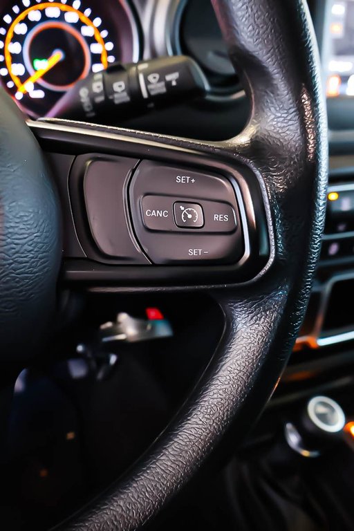 2022 Jeep Wrangler SPORT + 4X4 + TOIT RIGIDE in Terrebonne, Quebec - 18 - w1024h768px