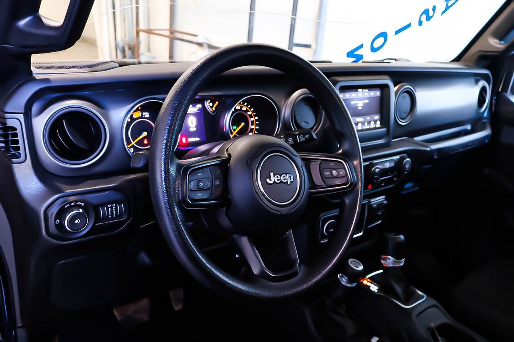 2022 Jeep Wrangler SPORT + 4X4 + TOIT RIGIDE in Terrebonne, Quebec - 15 - w1024h768px
