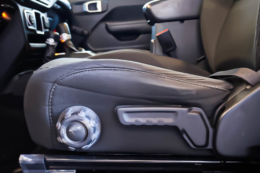 2022 Jeep Wrangler SPORT + 4X4 + TOIT RIGIDE in Terrebonne, Quebec - 11 - w1024h768px