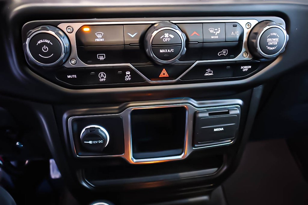 2022 Jeep Wrangler SPORT + 4X4 + TOIT RIGIDE in Terrebonne, Quebec - 22 - w1024h768px