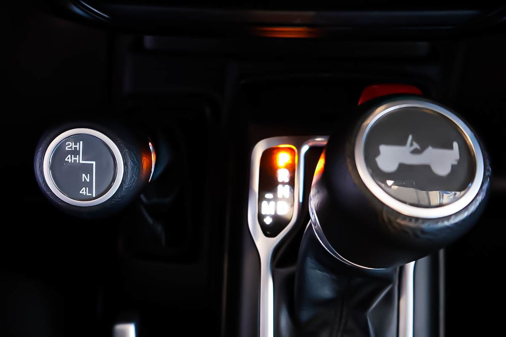 2022 Jeep Wrangler SPORT + 4X4 + TOIT RIGIDE in Terrebonne, Quebec - 23 - w1024h768px