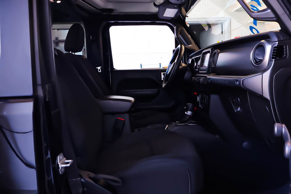 2022 Jeep Wrangler SPORT + 4X4 + TOIT RIGIDE in Terrebonne, Quebec - 13 - w1024h768px