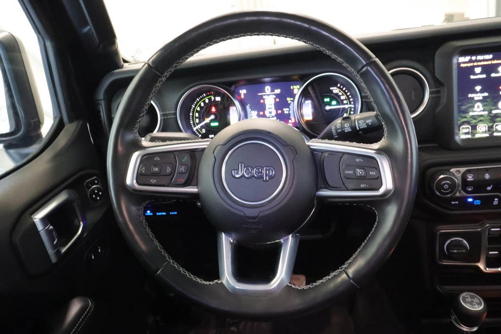 Jeep Wrangler UNLIMITED SAHARA 4XE + 4X4 + PHEV + TOIT RIGIDE 2022 à Terrebonne, Québec - 11 - w1024h768px