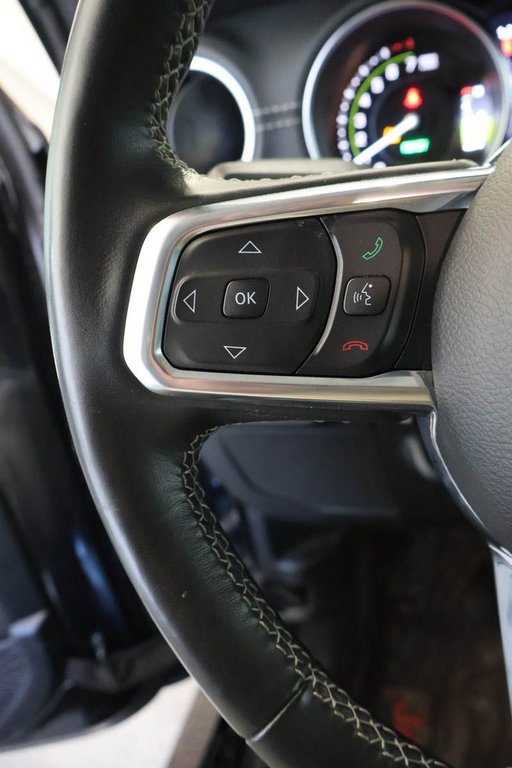 Jeep Wrangler UNLIMITED SAHARA 4XE + 4X4 + PHEV + TOIT RIGIDE 2022 à Terrebonne, Québec - 12 - w1024h768px