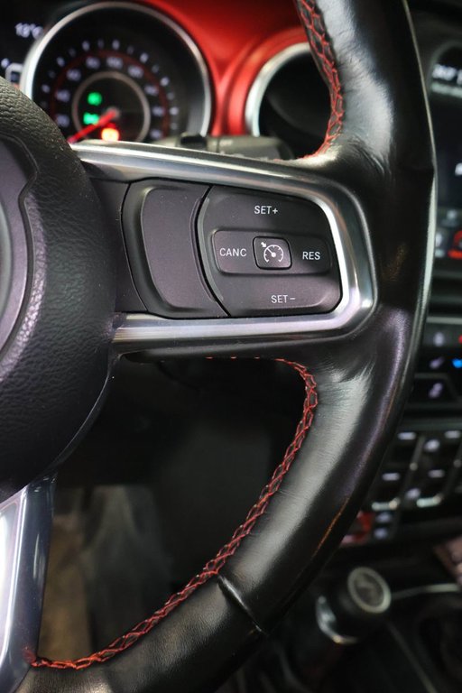 2022 Jeep Wrangler UNLIMITED RUBICON + SKY ONE-TOUCH + 4X4 in Terrebonne, Quebec - 17 - w1024h768px