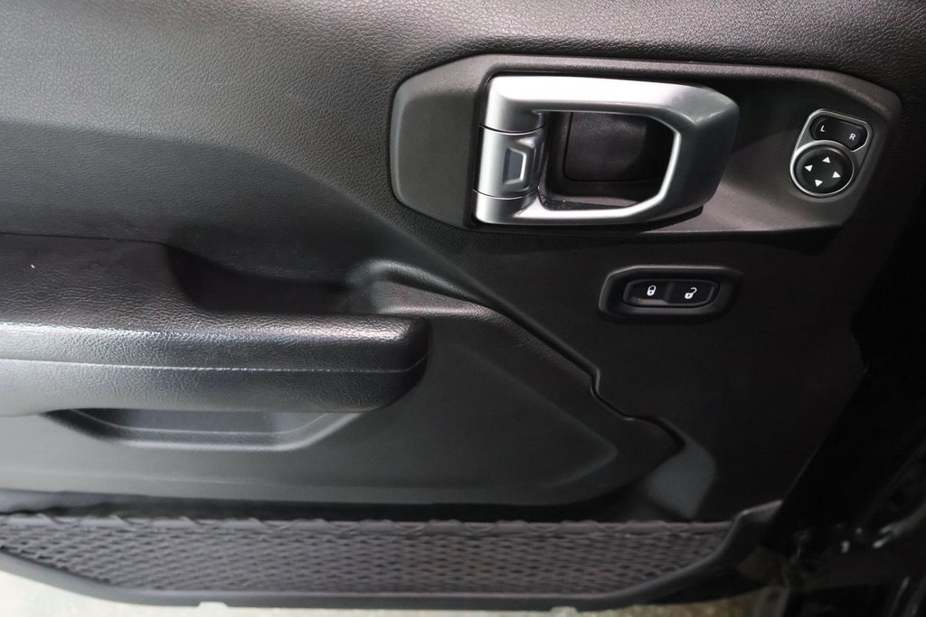 2022 Jeep Wrangler UNLIMITED RUBICON + SKY ONE-TOUCH + 4X4 in Terrebonne, Quebec - 27 - w1024h768px