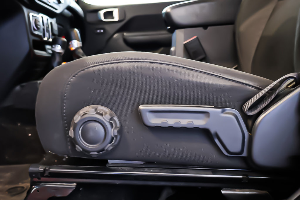 Jeep Wrangler SPORT S 4 PORTES + 4X4 + V6 3.6L + TOIT RIGIDE 2023 à Terrebonne, Québec - 11 - w1024h768px