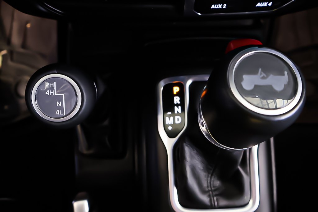 2023 Jeep Wrangler 4 PORTES SAHARA ALTITUDE + 4X4 + V6 3.6L in Terrebonne, Quebec - 25 - w1024h768px