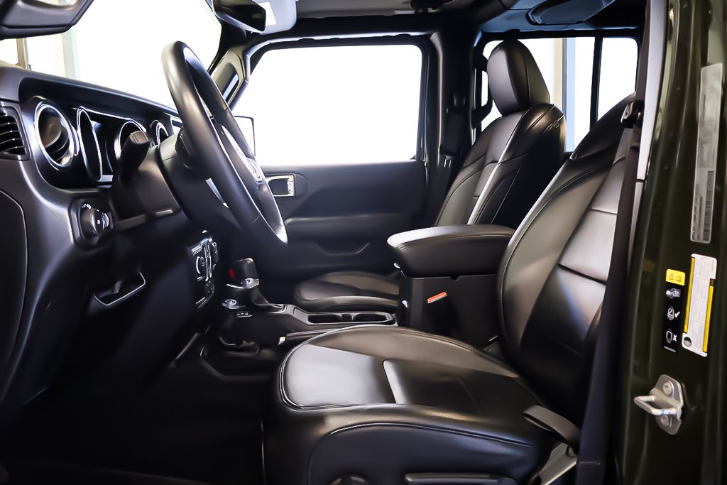 2023 Jeep Wrangler 4 PORTES SAHARA ALTITUDE + 4X4 + V6 3.6L in Terrebonne, Quebec - 10 - w1024h768px