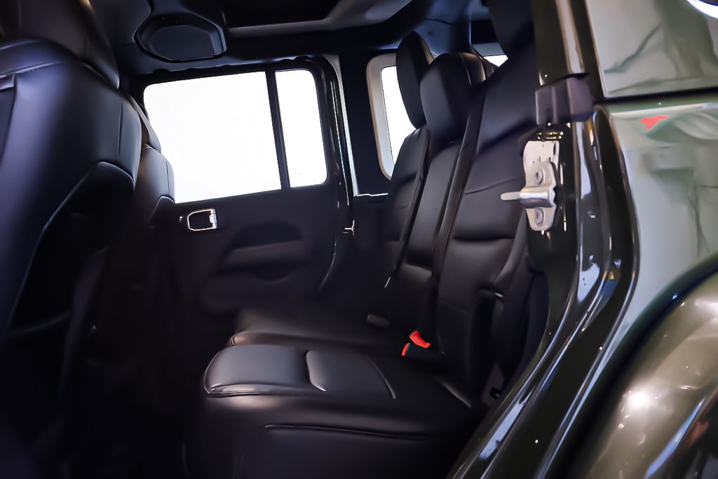 2023 Jeep Wrangler 4 PORTES SAHARA ALTITUDE + 4X4 + V6 3.6L in Terrebonne, Quebec - 29 - w1024h768px
