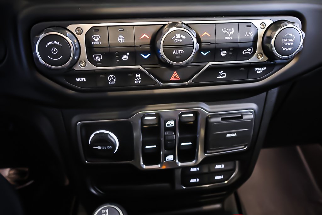 2023 Jeep Wrangler 4 PORTES SAHARA ALTITUDE + 4X4 + V6 3.6L in Terrebonne, Quebec - 23 - w1024h768px