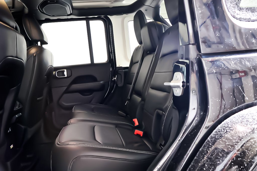 Jeep Wrangler 4P SAHARA + 4X4 + TOIT RIGIDE + CUIR 2023 à Terrebonne, Québec - 29 - w1024h768px