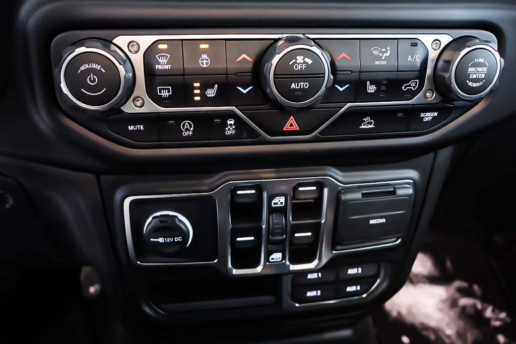 Jeep Wrangler 4P SAHARA + 4X4 + TOIT RIGIDE + CUIR 2023 à Terrebonne, Québec - 23 - w1024h768px