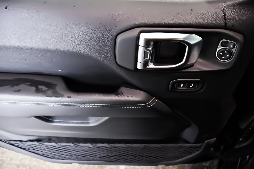 Jeep Wrangler 4P SAHARA + 4X4 + TOIT RIGIDE + CUIR 2023 à Terrebonne, Québec - 27 - w1024h768px