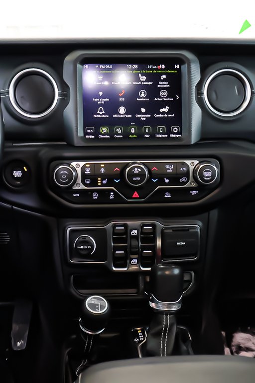 Jeep Wrangler 4P SAHARA + 4X4 + TOIT RIGIDE + CUIR 2023 à Terrebonne, Québec - 19 - w1024h768px