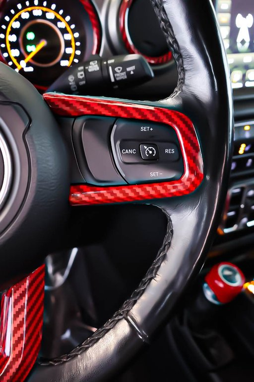 Jeep Wrangler 4 PORTES WILLYS + 4X4 + TOIT RIGIDE 3 SECTIONS 2023 à Terrebonne, Québec - 13 - w1024h768px