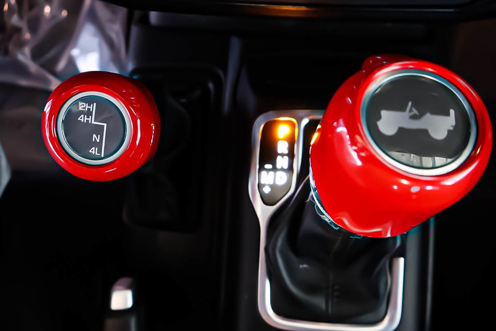 Jeep Wrangler 4 PORTES WILLYS + 4X4 + TOIT RIGIDE 3 SECTIONS 2023 à Terrebonne, Québec - 19 - w1024h768px