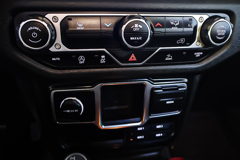 Jeep Wrangler 2 PORTES + SPORT + CLIMATISATION + APPLE CARPLAY 2024 à Terrebonne, Québec - 22 - w1024h768px