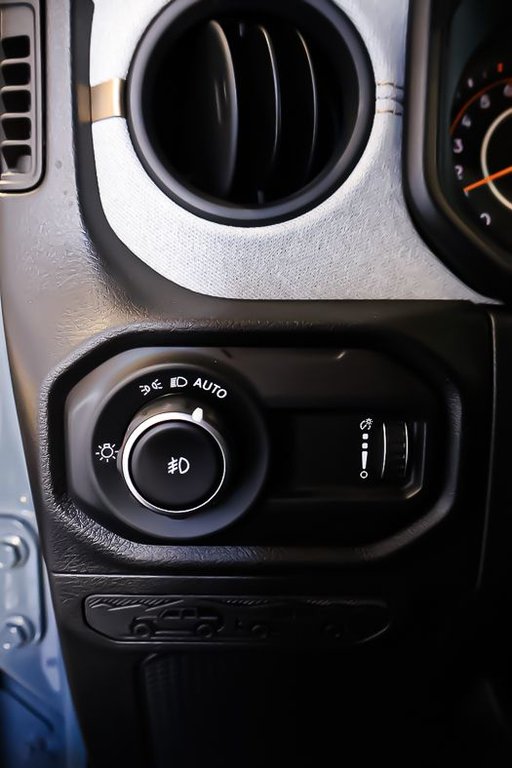 Jeep Wrangler 2 PORTES SPORT + 4X4 + TOIT RIGIDE 2024 à Terrebonne, Québec - 18 - w1024h768px