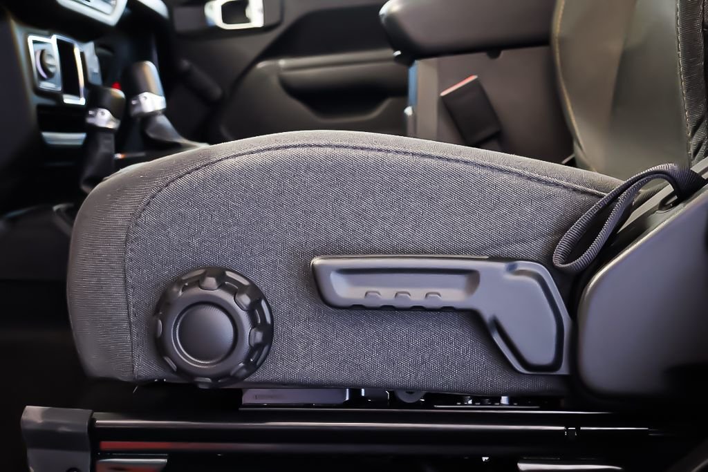 Jeep Wrangler 2 PORTES SPORT + 4X4 + TOIT RIGIDE 2024 à Terrebonne, Québec - 9 - w1024h768px