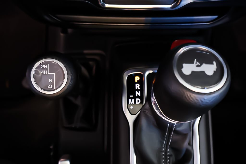 Jeep Wrangler 2 PORTES SPORT + 4X4 + TOIT RIGIDE 2024 à Terrebonne, Québec - 17 - w1024h768px