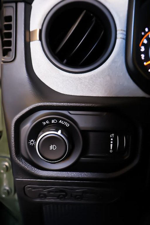 Jeep Wrangler 2 PORTES SPORT + 4X4 + TOIT SOUPLE 2024 à Terrebonne, Québec - 18 - w1024h768px