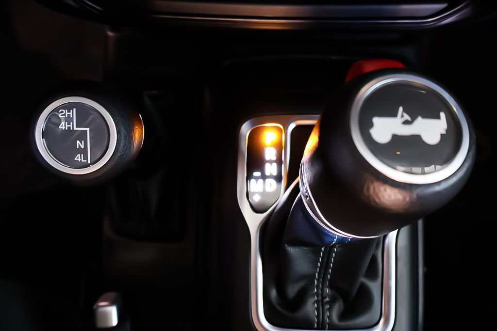 Jeep Wrangler 2 PORTES SPORT + 4X4 + TOIT SOUPLE 2024 à Terrebonne, Québec - 17 - w1024h768px