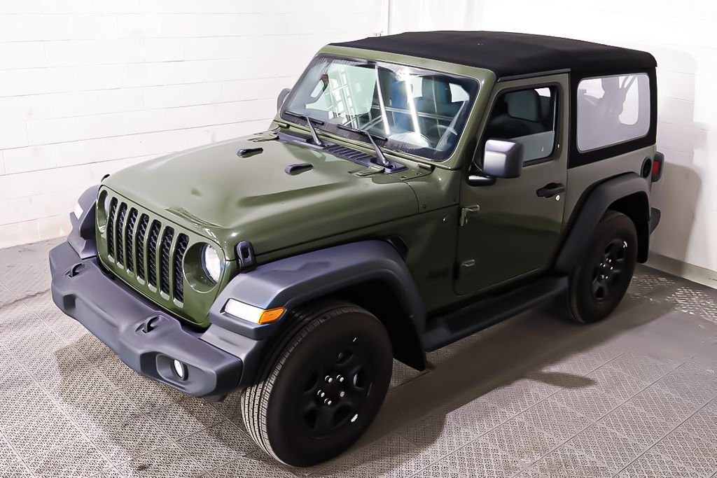 Jeep Wrangler 2 PORTES SPORT + 4X4 + TOIT SOUPLE 2024 à Terrebonne, Québec - 4 - w1024h768px