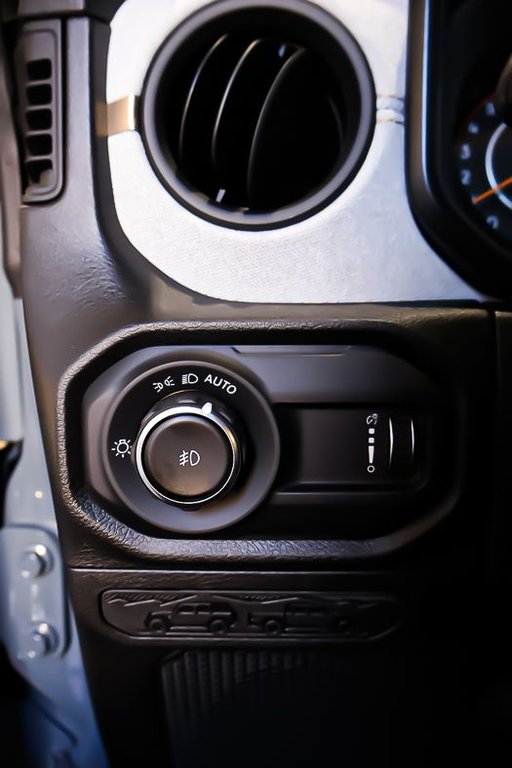 Jeep Wrangler 4 PORTES SPORT + 4X4 + TOIT RIGIDE 2024 à Terrebonne, Québec - 18 - w1024h768px