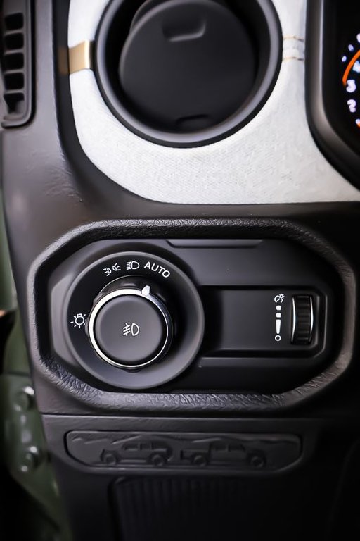 Jeep Wrangler 4 PORTES SPORT + 4X4 + TOIT RIGIDE 2024 à Terrebonne, Québec - 18 - w1024h768px