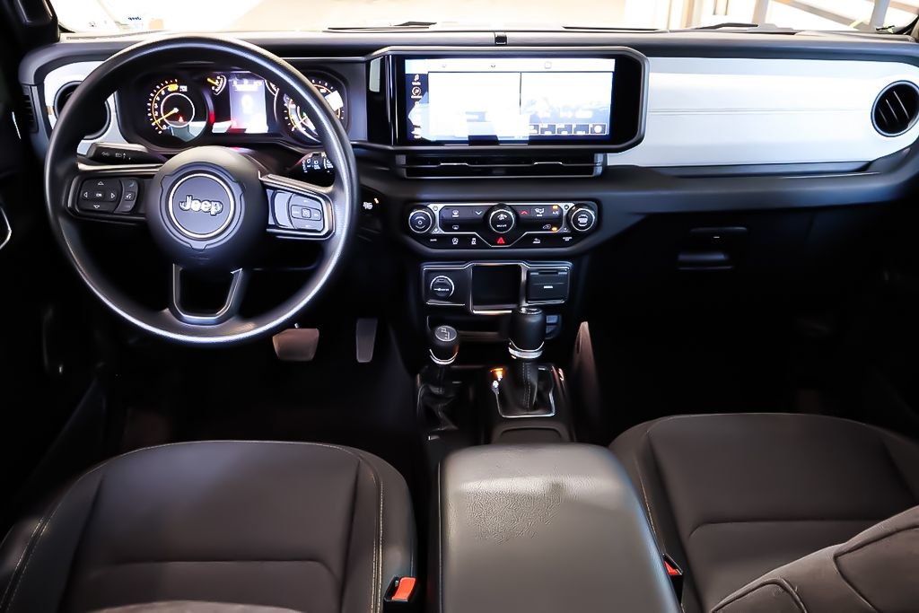 Jeep Wrangler 4 PORTES SPORT + 4X4 + TOIT RIGIDE 2024 à Terrebonne, Québec - 10 - w1024h768px