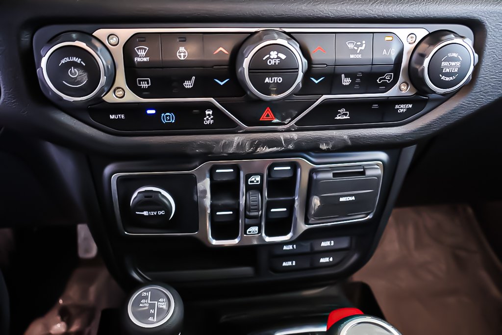 2024 Jeep Wrangler SPORT 4XE + PHEV + 4X4 + TOIT RIGIDE in Terrebonne, Quebec - 22 - w1024h768px