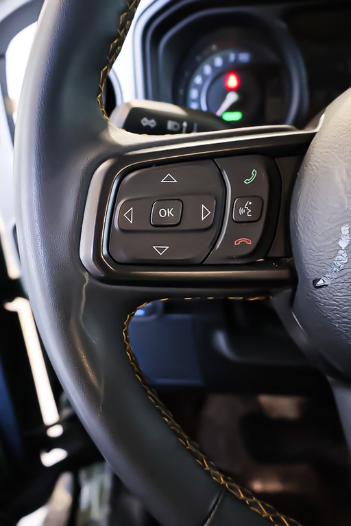 2024 Jeep Wrangler SPORT 4XE + PHEV + 4X4 + TOIT RIGIDE in Terrebonne, Quebec - 15 - w1024h768px