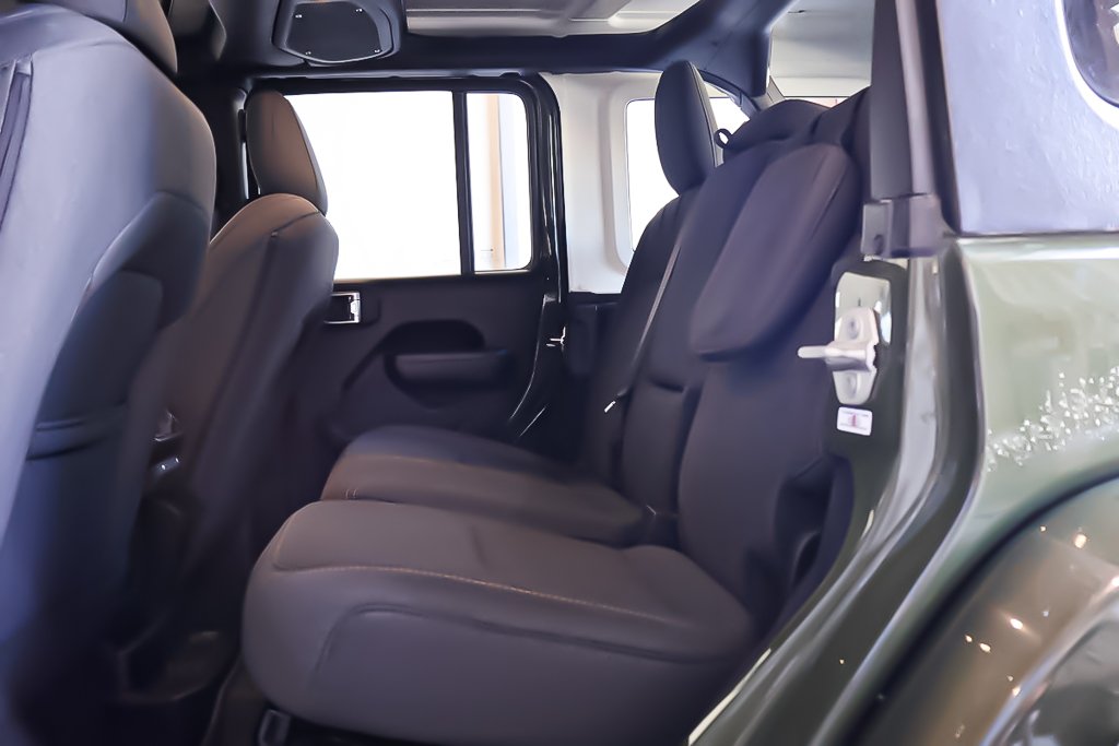 2024 Jeep Wrangler SPORT 4XE + PHEV + 4X4 + TOIT RIGIDE in Terrebonne, Quebec - 27 - w1024h768px