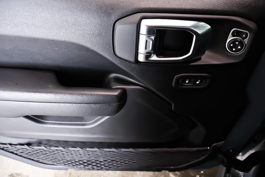 2024 Jeep Wrangler 4 PORTES RUBICON + 4X4 + V6 3.6L in Terrebonne, Quebec - 26 - w1024h768px