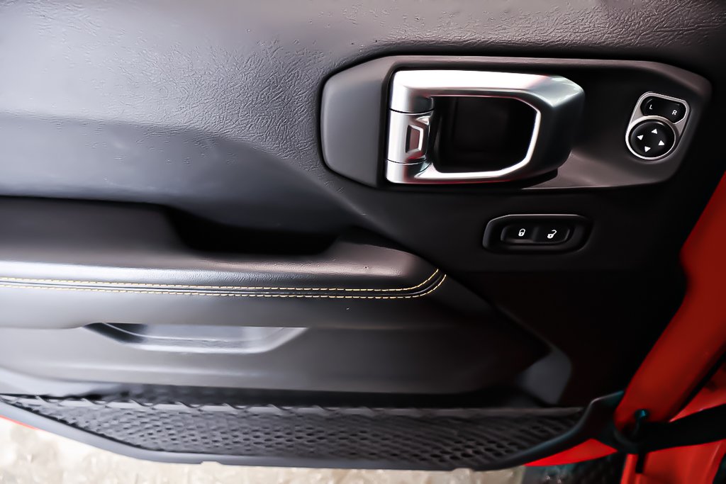 2024 Jeep Wrangler SAHARA 4XE + PHEV + TOIT SKY ONE-TOUCH in Terrebonne, Quebec - 28 - w1024h768px