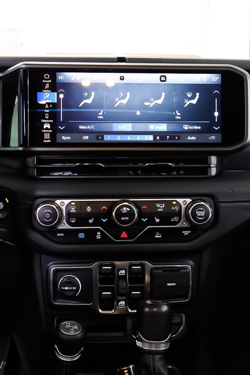 2024 Jeep Wrangler SAHARA 4XE + PHEV + TOIT SKY ONE-TOUCH in Terrebonne, Quebec - 19 - w1024h768px