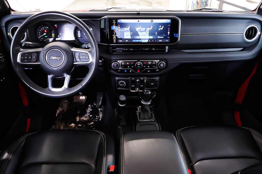 2024 Jeep Wrangler SAHARA 4XE + PHEV + TOIT SKY ONE-TOUCH in Terrebonne, Quebec - 13 - w1024h768px