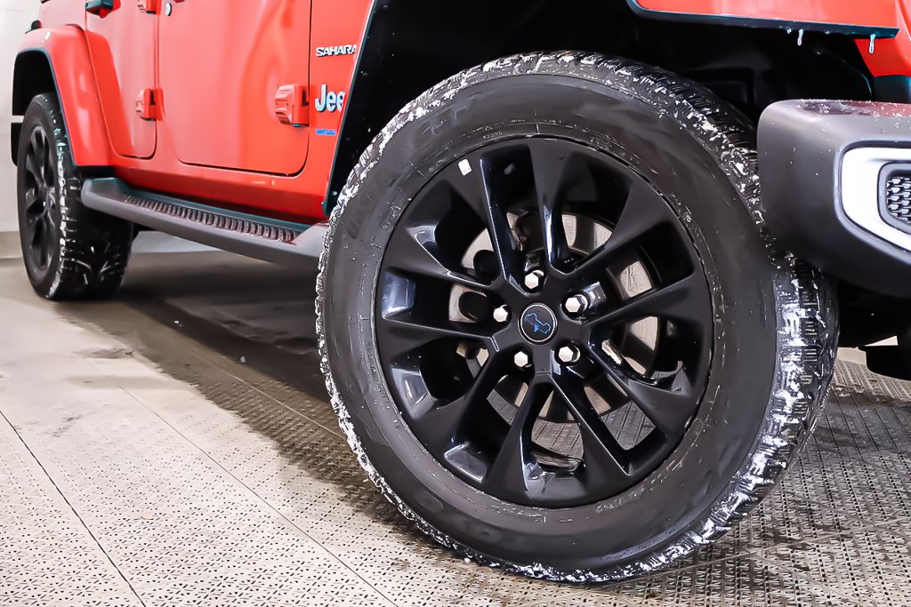 2024 Jeep Wrangler SAHARA 4XE + PHEV + TOIT SKY ONE-TOUCH in Terrebonne, Quebec - 9 - w1024h768px