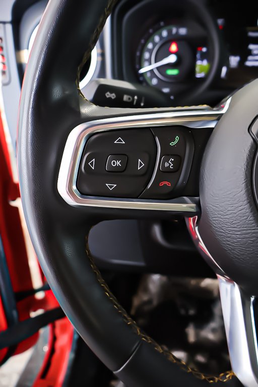 2024 Jeep Wrangler SAHARA 4XE + PHEV + TOIT SKY ONE-TOUCH in Terrebonne, Quebec - 15 - w1024h768px